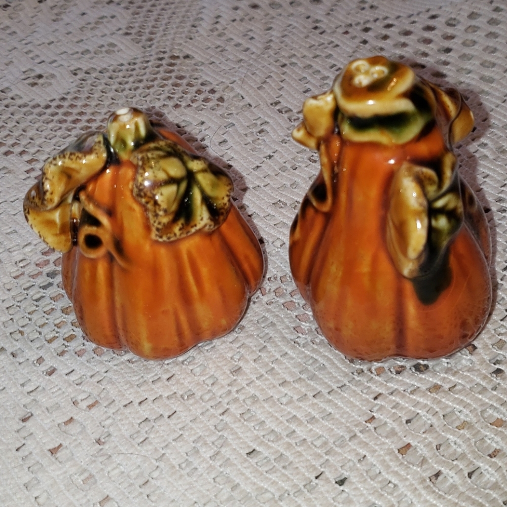 ๐3 for $20.00๐Vintage Salt & Pepper Shaker Set - Picture 2 of 5
